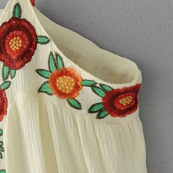 Embroidry cream dress - Picture 3 of 4